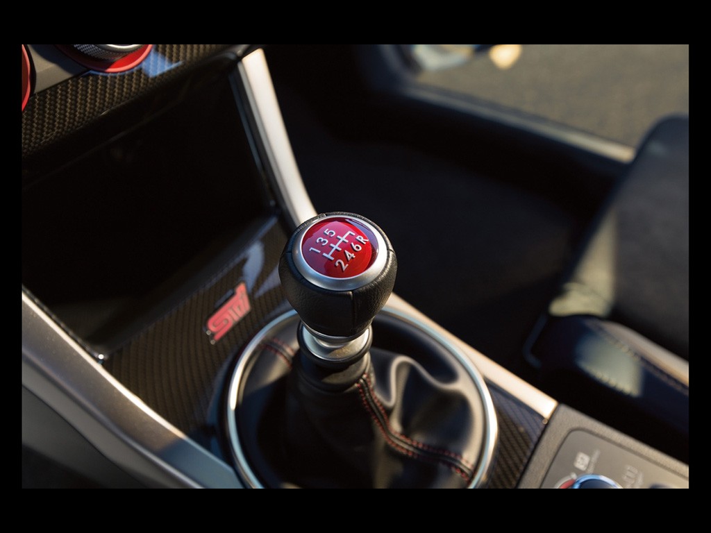 2015-subaru-wrx-sti-interior-2-1024x768