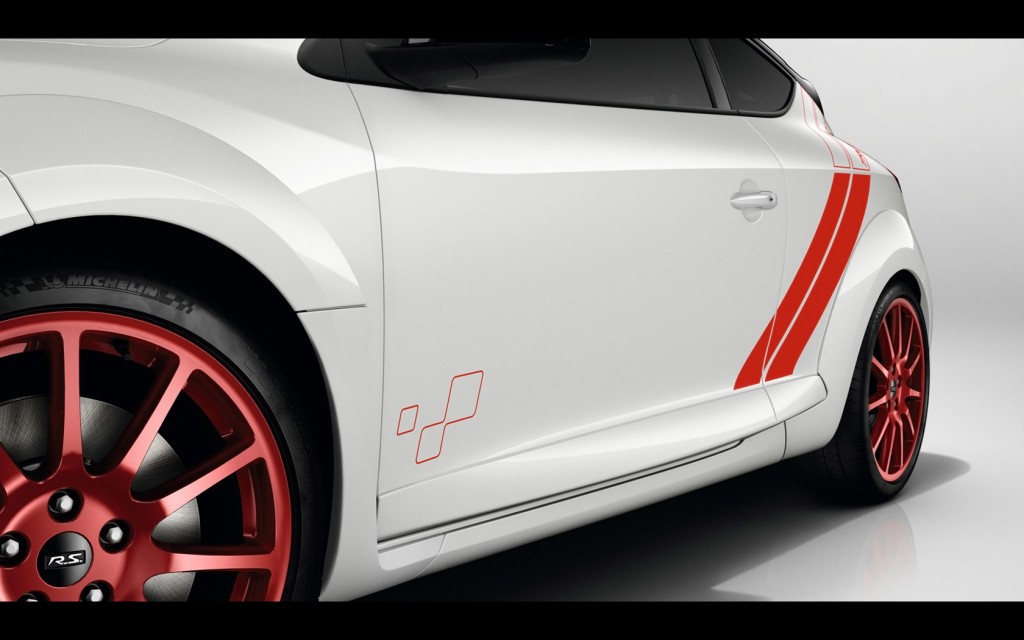 2014-Renault-Megane-RS-275-Trophy-R-Details-2-1680x1050