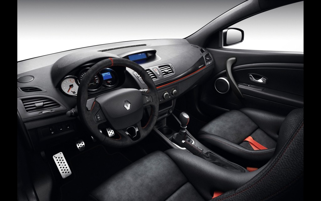 2014-Renault-Megane-RS-275-Trophy-R-Interior-6-1680x1050