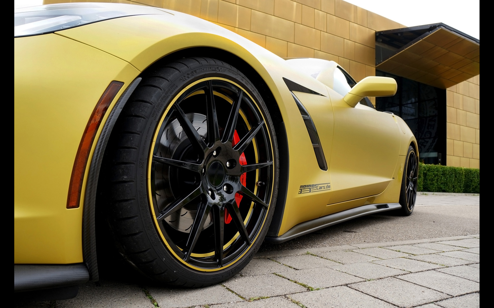 2014-GeigerCars-Chevrolet-Corvette-C7-Stingray-Details-1-1680x1050