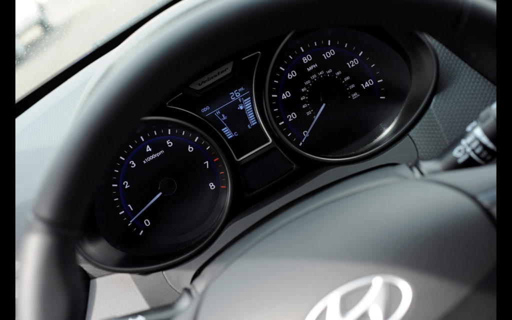 2015-Hyundai-Veloster-Turbo-R-Spec-Interior-11-1680x1050