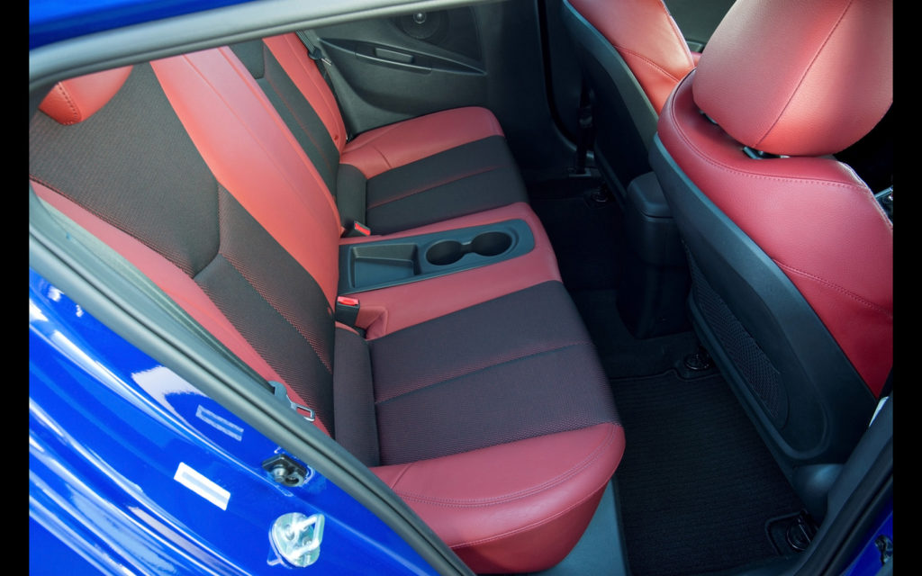 2015-Hyundai-Veloster-Turbo-R-Spec-Interior-2-1680x1050