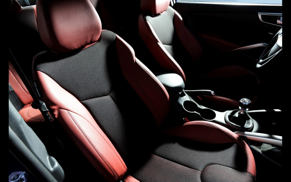 2015-Hyundai-Veloster-Turbo-R-Spec-Interior-3-1680x1050