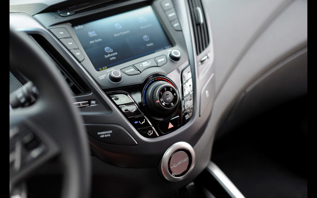 2015-Hyundai-Veloster-Turbo-R-Spec-Interior-9-1680x1050