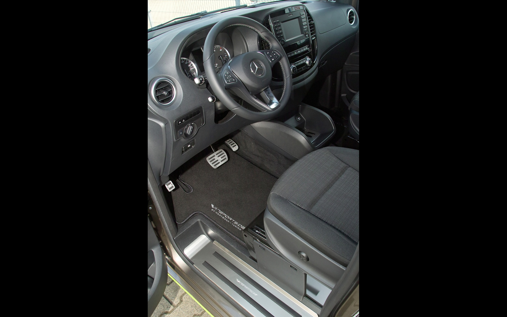 2014-Hartmann-Tuning-Vansports-Mercedes-Benz-Vito-Interior-1-1680x1050