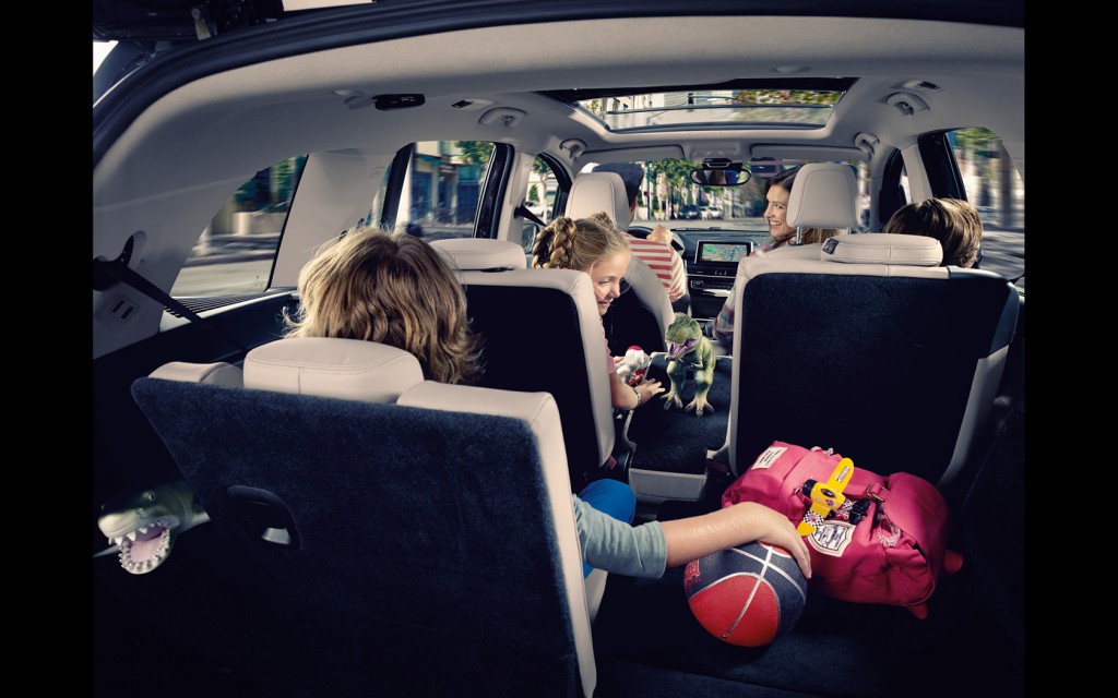 2015-BMW-2-Series-Gran-Tourer-Interior-24-1680x1050