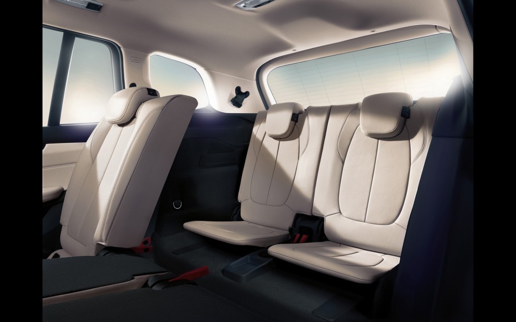 2015-BMW-2-Series-Gran-Tourer-Interior-25-1680x1050