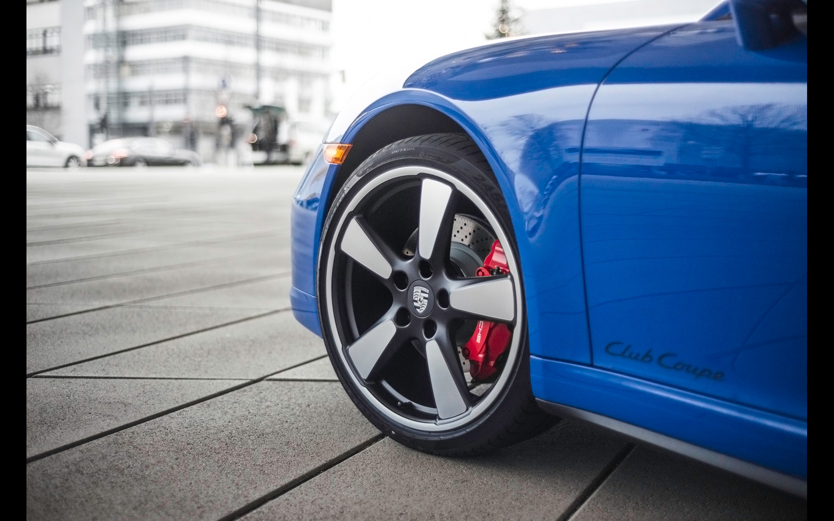 2015-Porsche-911-GTS-Club-Coupe-Details-1-1680x1050