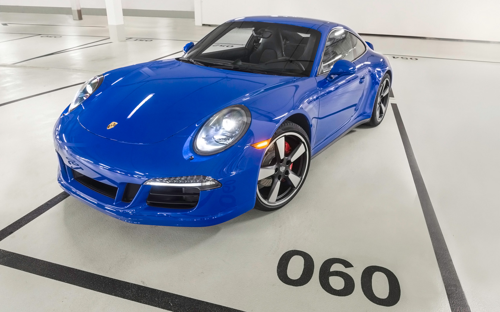 2015-Porsche-911-GTS-Club-Coupe-Static-6-1680x1050 Porsche 911 GTS