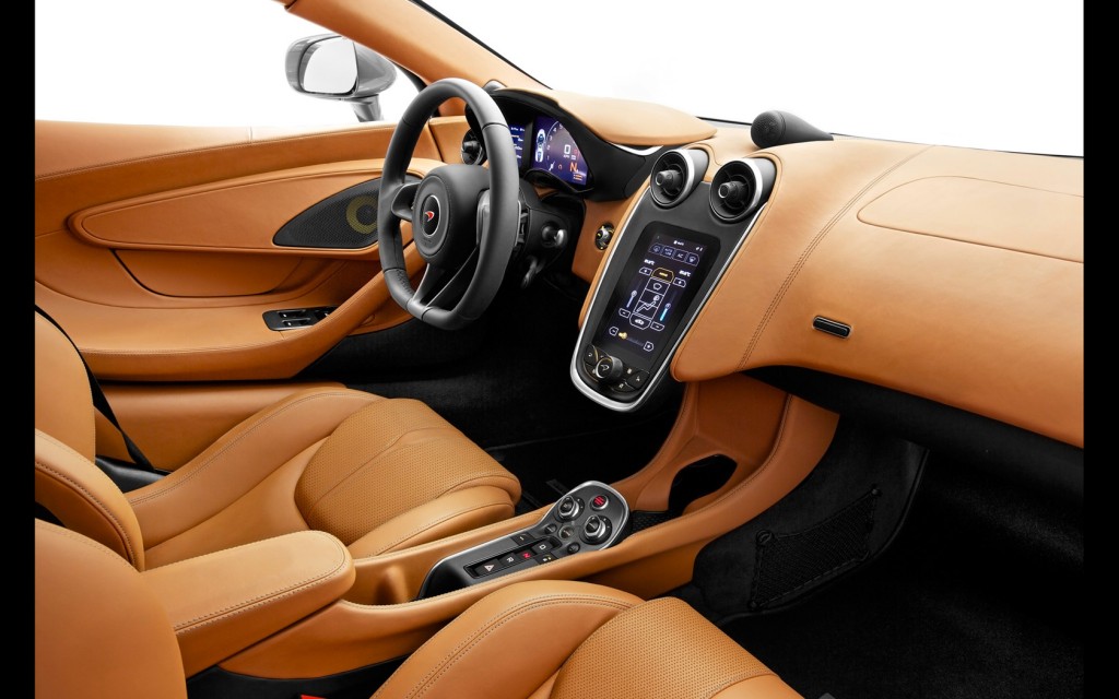 2015-McLaren-570S-Interior-2-1680x1050