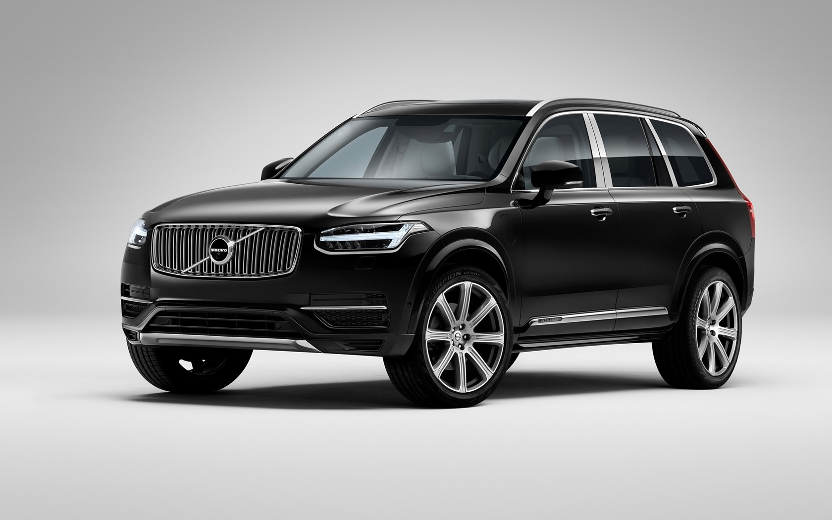 2015-Volvo-XC90-Excellence-Studio-1-1680x1050