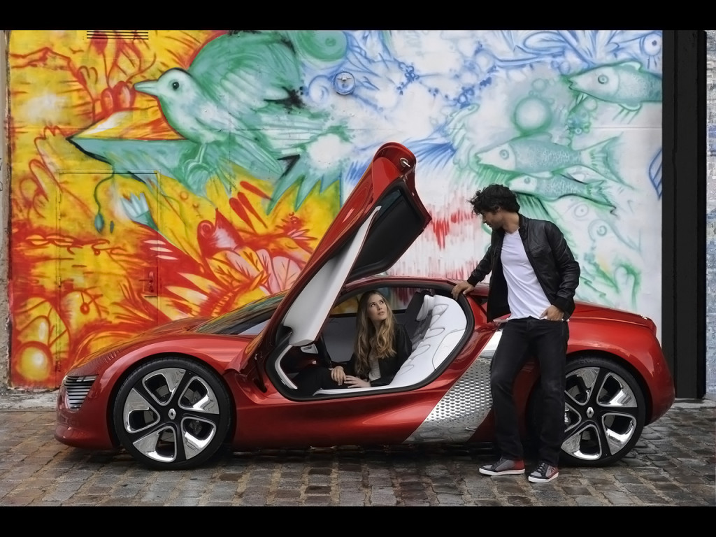 2010-Renault-DeZir-Side-Open-Door-Couple-1280x960