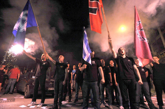 Neo-naziștii contra-atacă în Germania!