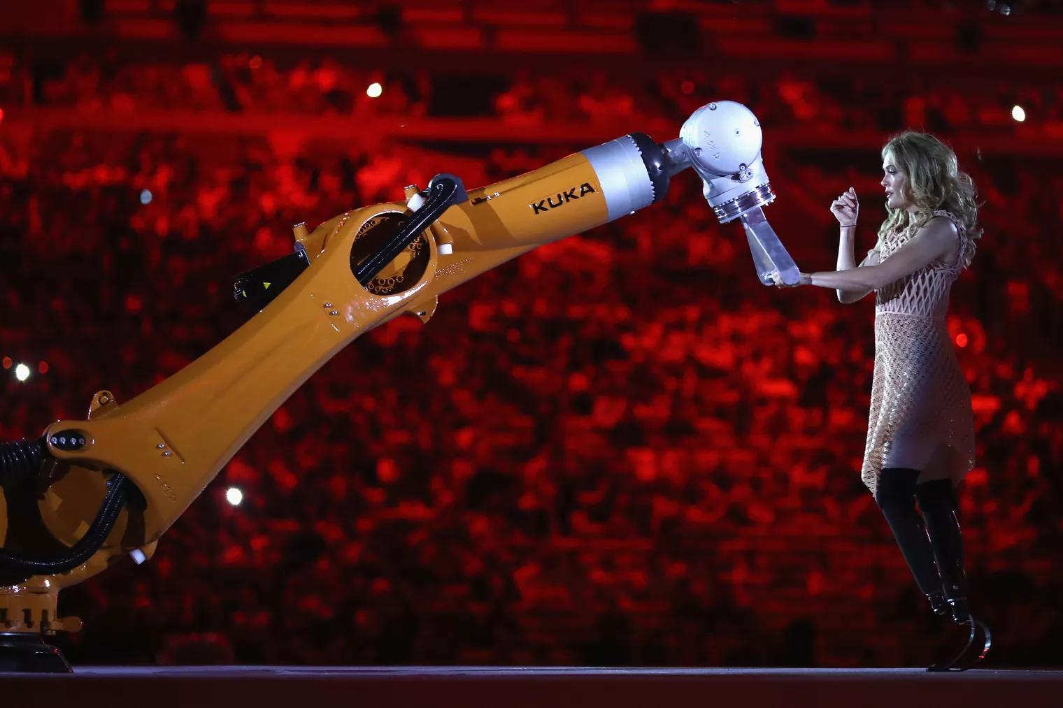 Cea mai mare firmă de roboți industriali din Germania lucrează la roboți comerciali