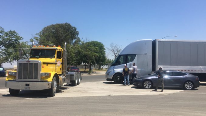 Tesla-Semi-Jerome-Guillen-e1535031629957
