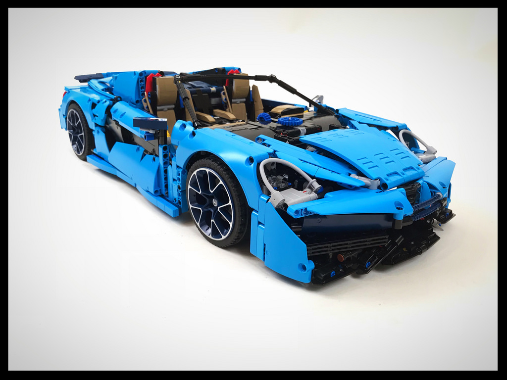 McLaren 570S realizat din piesele faimosului Lego Bugatti 42083