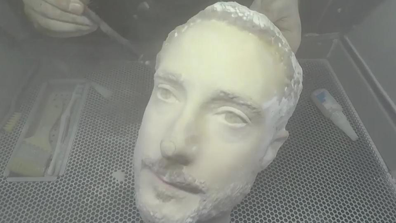 O copie imprimată 3D a capului uman poate debloca telefonul