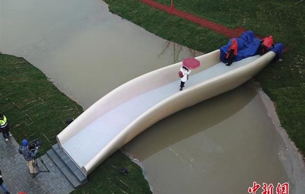 3d-printed-bridge-opens-in-shanghai-after-being-built-in-35-days-1