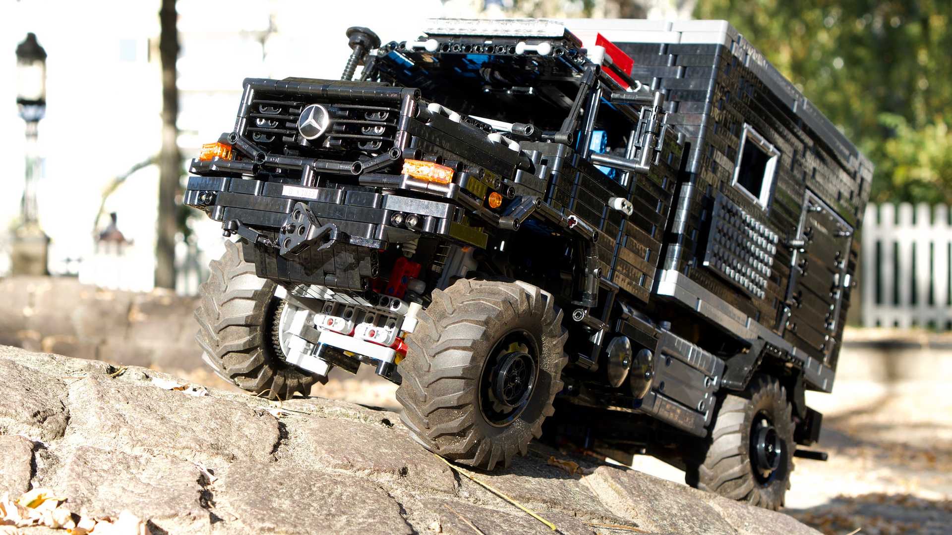 Lego Mercedes-Benz Zetros 1833 – creat de un pasionat!