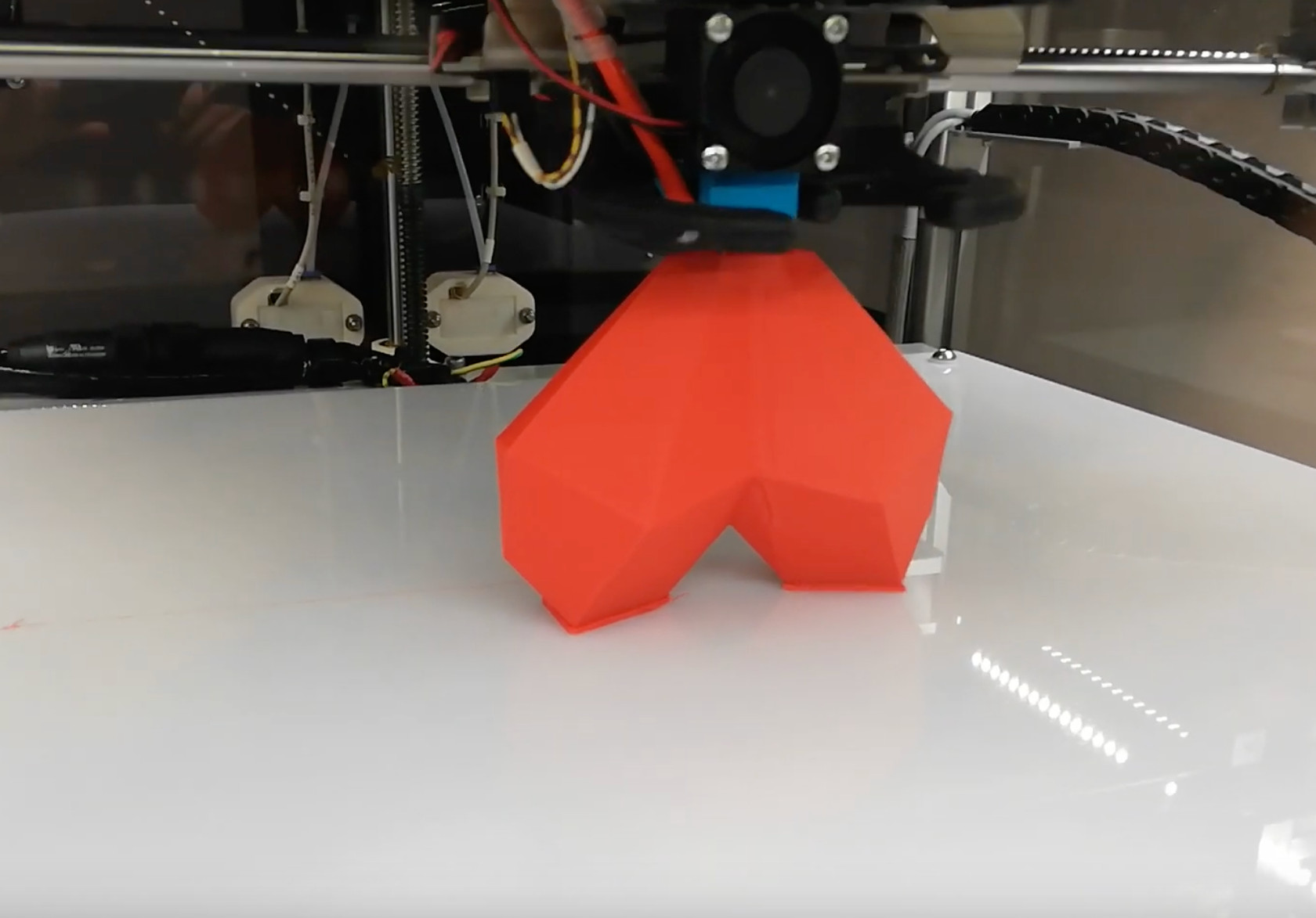 Cum construiește cu o imprimantă 3D un obiect?