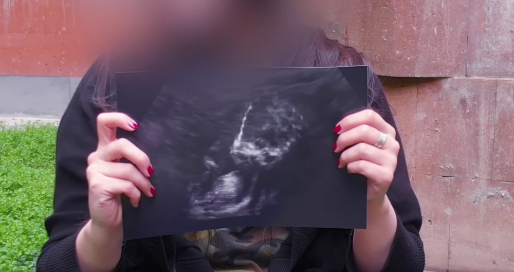 Prima femeie din lume care va naște peste 5 luni un copil extraterestru